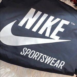 Nike pullover windbreaker